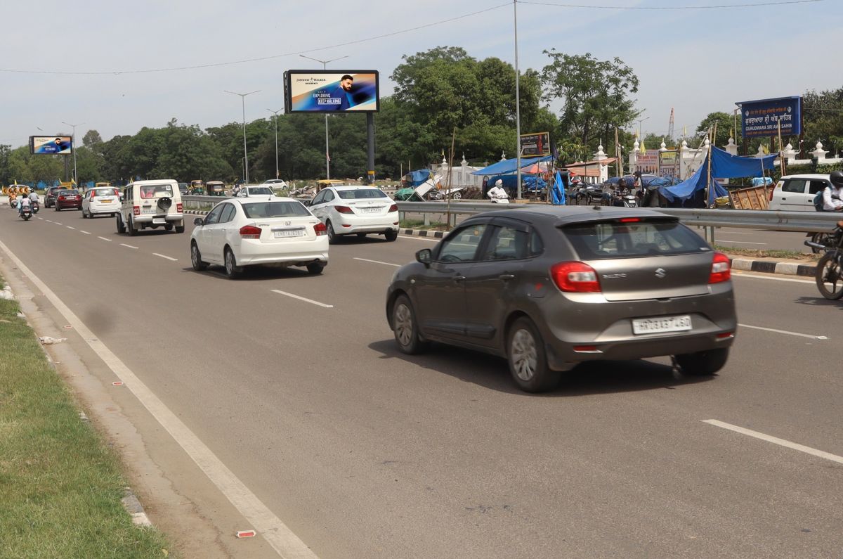 Mohali Walk Road Outside Amb Gurdwara Facing PCA Stadium